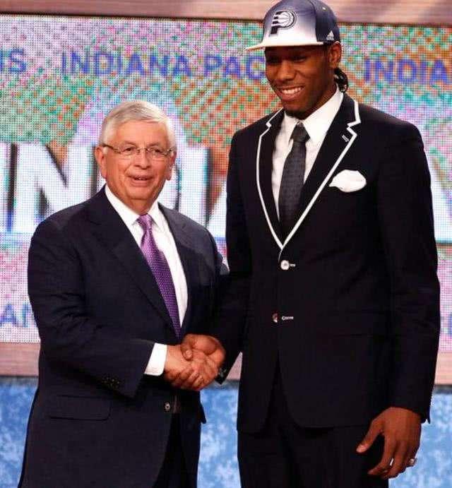 快船双核心合砍60+（快船双核联手狂砍60+）