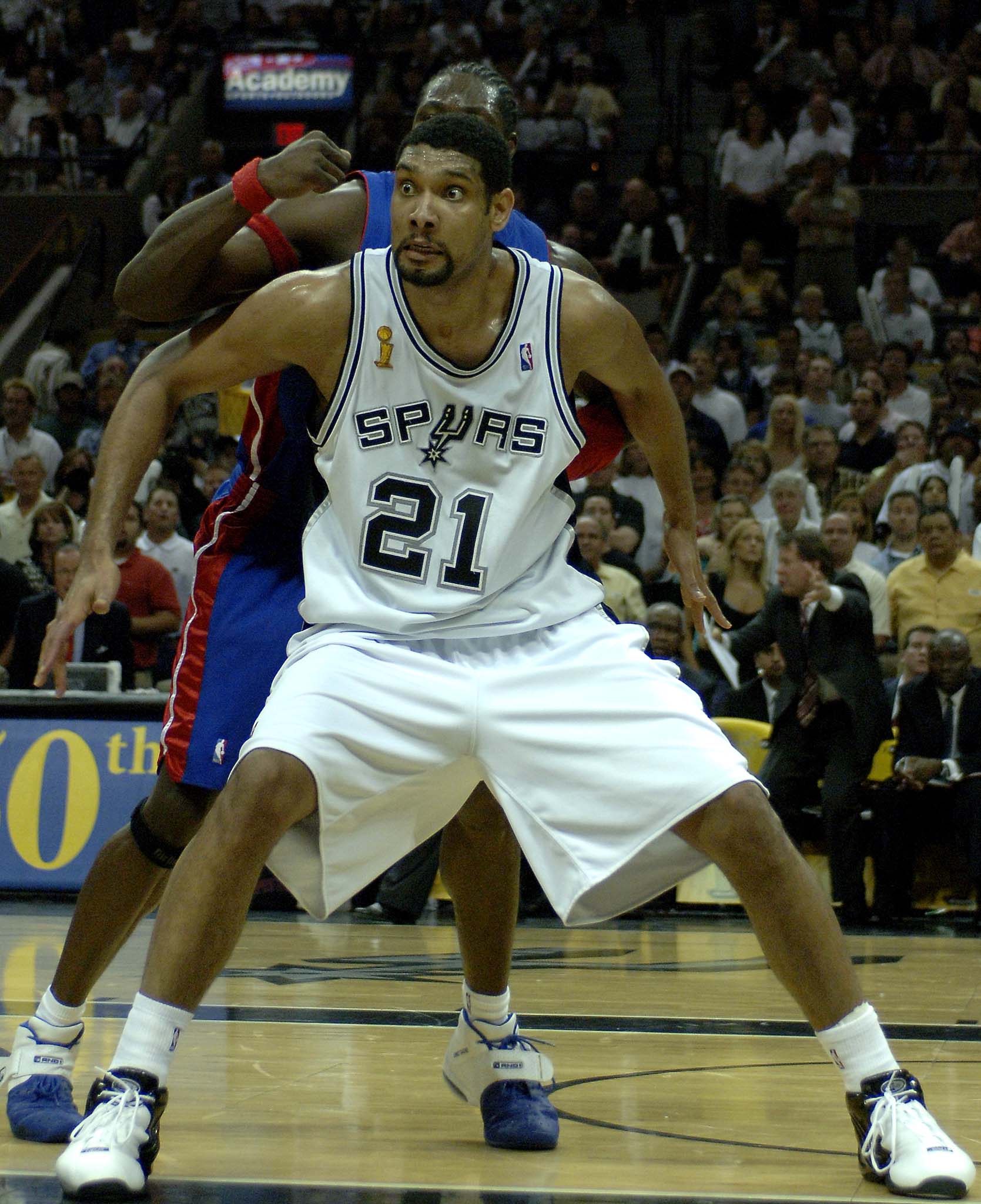 孔帕尼：我有关注曼城希望他们英超夺冠；连胜时我们也要反思（孔帕尼：关注曼城盼其英超封王；即便连胜仍需反思）