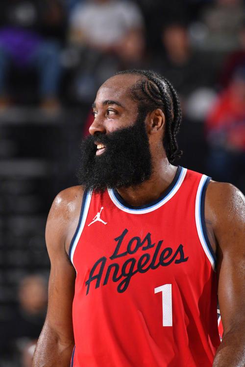 罗伊斯重返多特主场，俱乐部官方社媒发文欢迎（多特官方社媒发文欢迎罗伊斯重返主场）