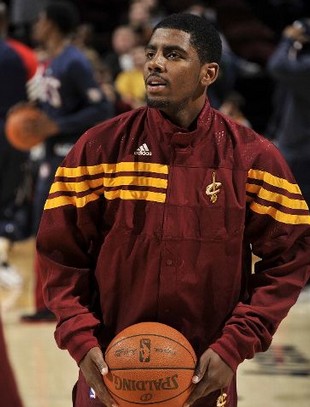 孔蒂：球迷应忽略球队的谣言；欧洲裁判比意甲好？我不聊这个（孔蒂：请球迷无视有关球队的流言；欧洲裁判是否优于意甲？对此不予置评）