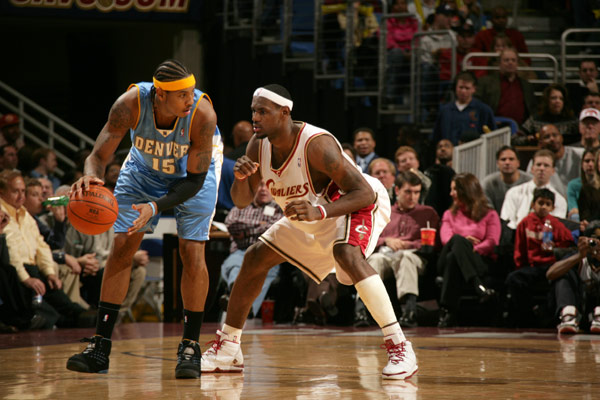 另一个半球的思念，奥斯卡晒出在家观看海港亚冠比赛照片（远隔半球仍心系海港，奥斯卡在家观战亚冠晒照）