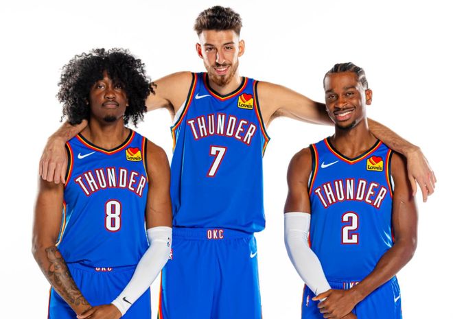 林良铭庆祝足协杯夺冠：冠军终归北京，国安是冠军！（林良铭欢庆足协杯封王：荣耀归京，国安登顶）