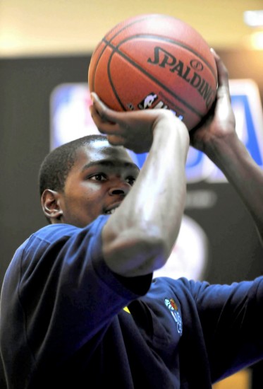 5场9球，姆巴佩创造个人欧冠单赛季进球数纪录（姆巴佩5战斩9球，刷新个人欧冠单季进球纪录）