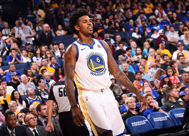 7胜破咒！肘伤缠身的郑钦文为何能硬刚TOP10？（肘伤未愈，郑钦文何以斩获七胜打破TOP10魔咒？）