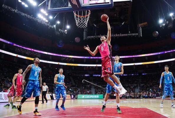 川普狂喜，乡下人乐队将在世界杯抽签仪式结束后表演《YMCA》（川普喜上眉梢：世界杯抽签落幕后，乡下人乐队将献唱《YMCA）