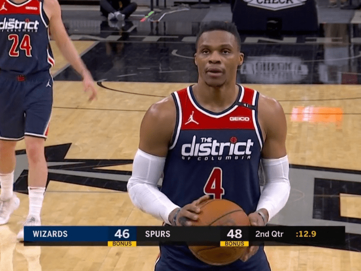 米体：家乡球队维亚雷焦深陷低迷，里皮对球员讲话鼓励他们（米体：家乡队维亚雷焦陷入低谷，里皮发声激励全队）