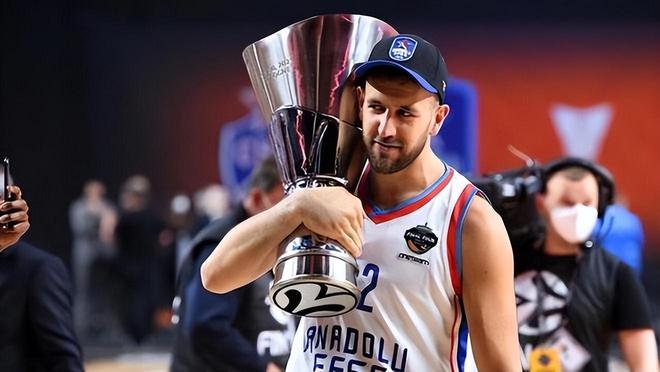 阿莫林：利马差不多已具备参赛条件，我们要捍卫主场胜利（阿莫林称利马已接近复出，誓捍卫主场三分）