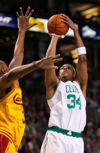 塞尔塔对阵皇马的第一个进球，很潇洒的射门方式（塞尔塔战皇马首球，潇洒一击破门）